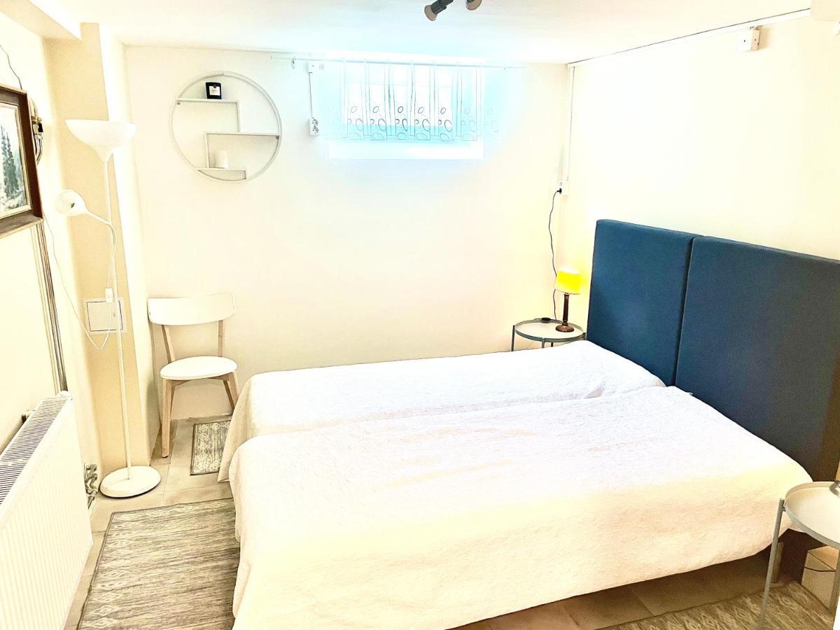 3 Rooms With Private Kitchen & Private Bathroom 5B Йевле Екстериор снимка