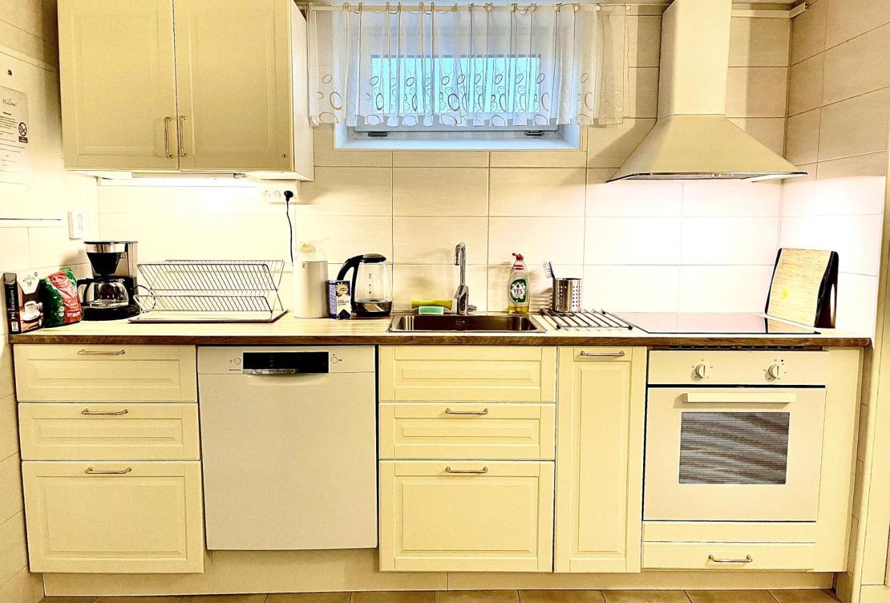 3 Rooms With Private Kitchen & Private Bathroom 5B Йевле Екстериор снимка